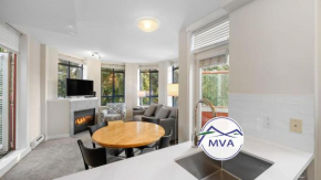 Alpenglow Lodge Two Bedroom Apartment with Private Hot Tub by MVA
